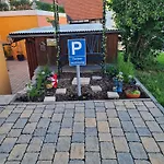 Pflueger Mit Terrasse *